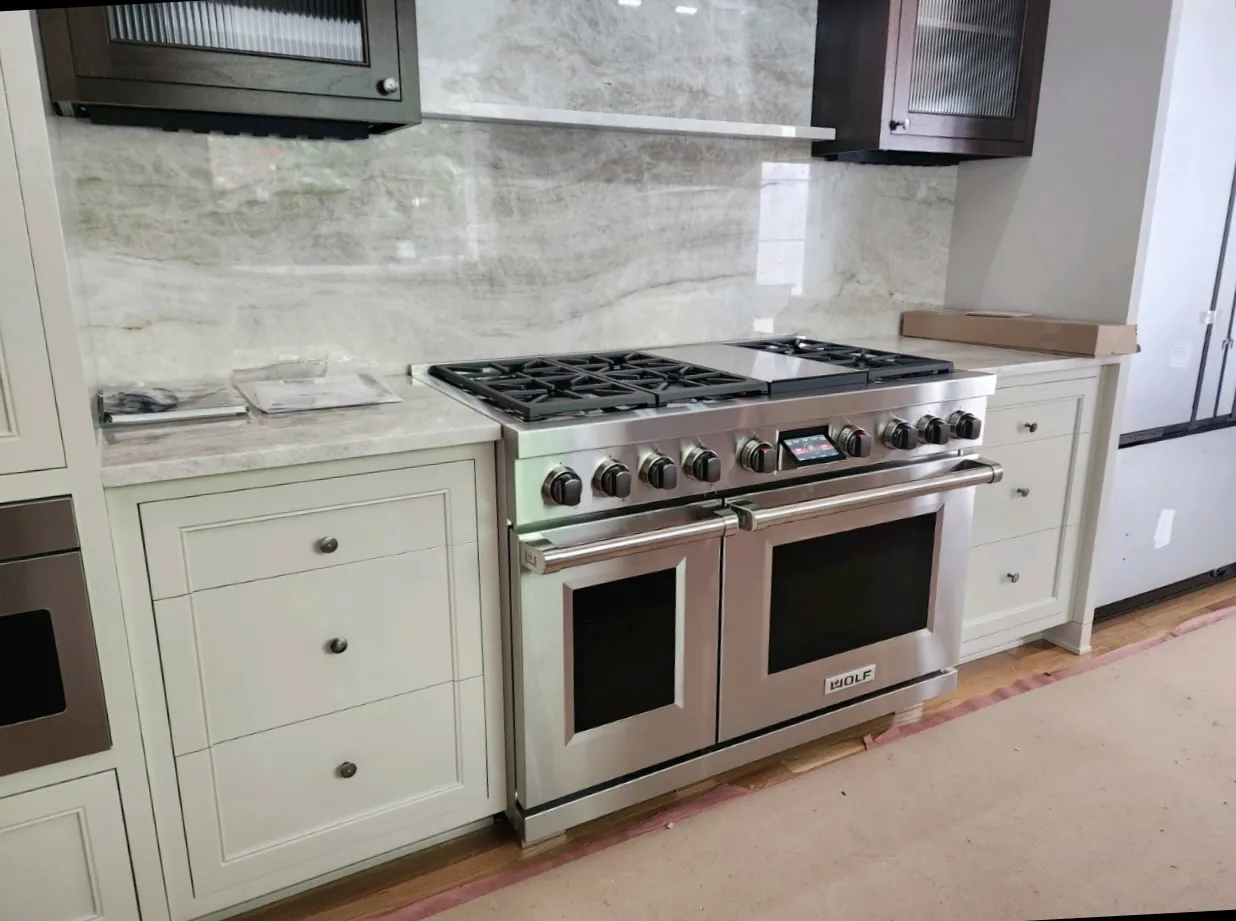 Painted kitchen range wall with a marble splash