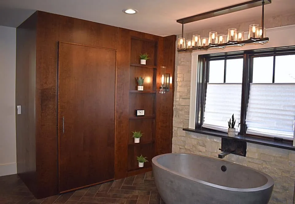 Stained panelling and a niche of shelves beside the concrete soaking tub